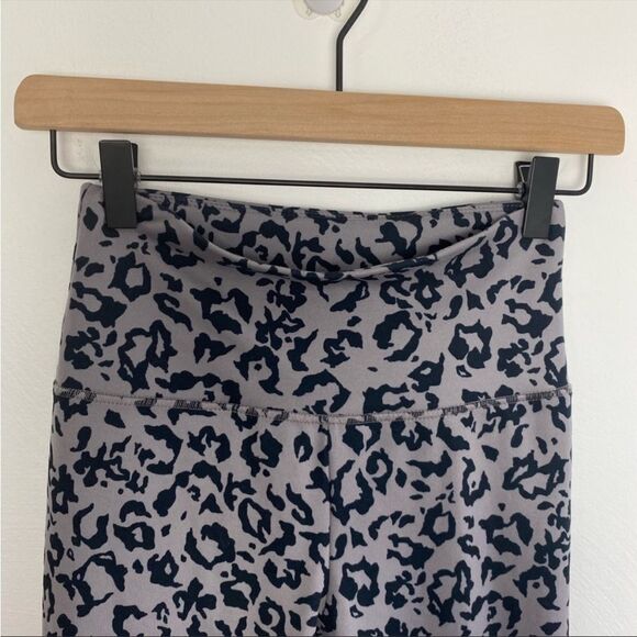NWT balance collection storm leopard leggings small - Picture 5 of 9